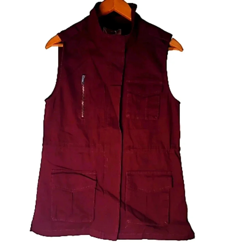 Ashley By 26 International size M Red  sleeveless Jacket zip in the front NWT